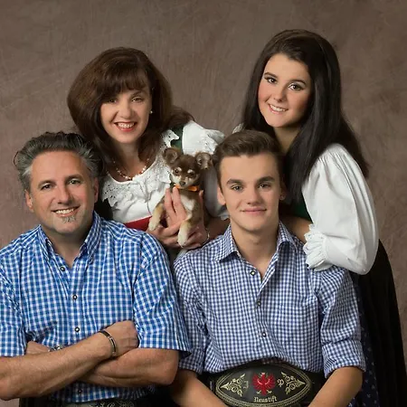 Pfeifer Нойштіфт-ім-Штубайталь